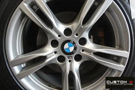 BMW F30 330i 휠 상처 수리 후 고스트 크롬 휠도색 + 부식 제거 후 카본 세라믹 골드 캘리퍼 도색 / 용인 처인구