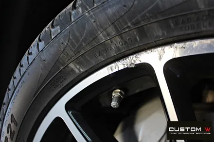 벤츠 GLC43 AMG 휠 상처 수리 후 블랙유광 휠도색 + 카본 세라믹 골드 캘리퍼 도색 / 용인 처인구