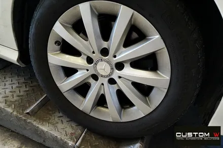 벤츠 B200d 밋밋한 실버 휠을 다이아몬드 컷팅 가공을 통해 블랙 폴리시 휠로 멋지게 변신! / 용인 처인구