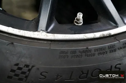 벤츠 GT43 AMG 기존 잘못된 수리 도색 이력 약품 박리 후 블랙 실버 투톤 무광 휠도색 + 카본 세라믹 골드 캘리퍼 도색 / 용인 처인구