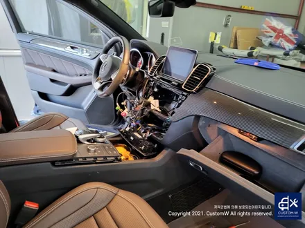 벤츠 GLE63AMG 12컬러 앰비언트라이트, 순정 이오나이저 시공. / 용인 처인구