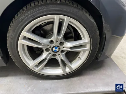부식 걱정 없이 관리 가능! BMW F30 330i 휠수리 후 블랙유광 휠도색 + 블루 캘리퍼 도색 / 용인 처인구