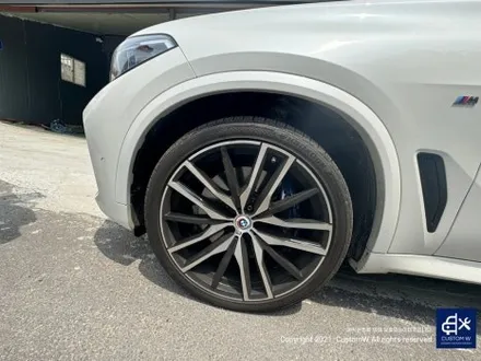 BMW X5 G05 22인치 742M 부식 제거 및  휠 상처 수리 후, 블랙 유광 휠도색 / 용인 처인구
