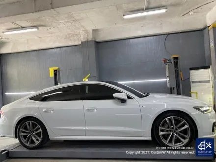아우디 A7 50TDI 20인치 휠 상처 수리 후, 다이아몬드 커팅 가공을 이용한 블랙 폴리시 휠 커스텀 도색 작업 그리고 레드 캘리퍼 도색 작업까지_! / 용인 처인구