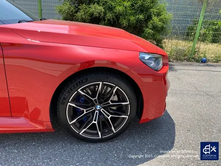너무 멋진 토론토 레드 컬러 BMW G87 M2 스페셜 에디션   930M 휠 블랙 유광 도색 + 레드 캘리퍼 도색_! / 용인 처인구