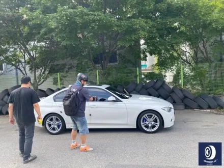 잘못된 휠 수리 도색 이력이 있는 BMW F30 330i 400M 약품 박리 ( 페인트 제거) 후, 하이그로시 블랙 (검정 유광) 휠도색 / 용인 처인구