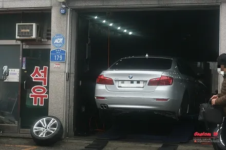 결국 또 콜라보... BMW M5와 520D 럭셔리 1개씩의 휠수리(다이아몬드컷팅 휠복원) / 용인 처인구
