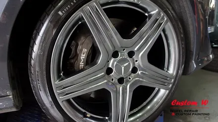 뭔가 이상하고 지저분한 컬러의 벤츠 CLS 63 AMG 휠을 다시 고스트크롬으로 고급스럽게 휠도색. / 용인 처인구