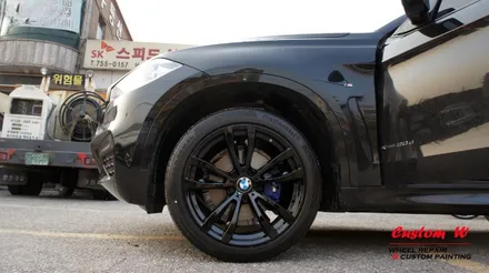 100주년을 기념해서 나온 BMW X6 30D 한정 모델의 블랙 휠도색과 블루 캘리퍼도색. / 용인 처인구