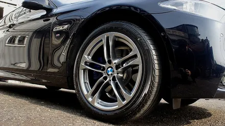 F10 BMW5시리즈의 마지막 버전 에어로 다이나믹 프로 고스트크롬 휠도색과 블루 캘리퍼도색. / 용인 처인구