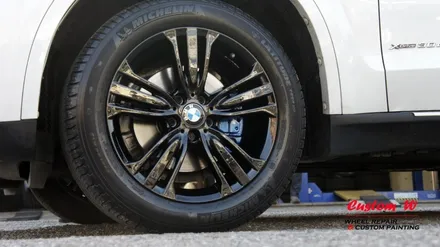 BMW X5 강력한 포스를 위한 블랙유광 휠도색과 심각한 부식의 캘리퍼 M퍼포먼스 블루로 캘리퍼도색. / 용인 처인구