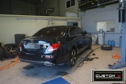커스텀W에서 벤츠 W213 E220d 기본 실버 휠을 다이아몬드컷팅 휠수리로 블랙폴리시 휠로 만들다. / 용인 처인구