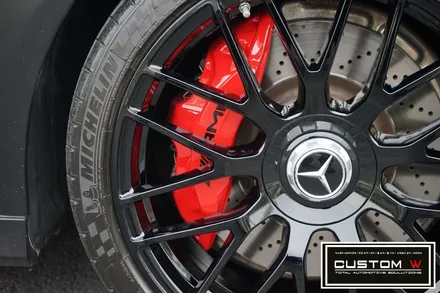 벤츠 W205 C63 AMG 휠 블랙유광 휠도색, 레드 AMG 캘리퍼도색. / 용인 처인구