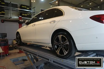 W213 벤츠 E클래스 밋밋한 실버 휠을 다이아몬드컷팅 휠수리를 이용해서 블랙폴리쉬 휠로 만들었습니다. / 용인 처인구