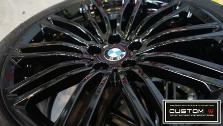 BMW G30 530d 맷블랙 휠을 블랙유광 휠도색으로 새롭게 만들어드렸습니다. / 용인 처인구