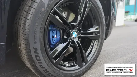 BMW X5 30d 블랙유광 휠도색, M퍼포먼스 블루 캘리퍼도색. / 용인 처인구