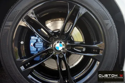 BMW F10 520D M 에어로 다이나믹 프로 에디션 휠 상처 수리, 블랙유광 휠도색 + 부식 녹 제거 후, 캘리퍼 도색. / 용인 처인구