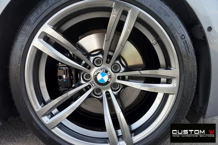 BMW F10 520D M 에어로 다이나믹 프로 휠 상처 수리 후, 고스트 크롬 휠도색 그리고 블루 캘리퍼 도색. / 용인 처인구