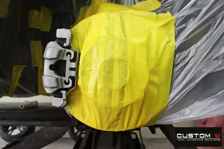 기존 고객님 BMW F30 320i 휠 상처 수리 후 블랙유광 휠도색 + 부식 제거 후 레드 캘리퍼 도색 / 용인 처인구