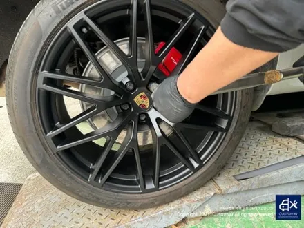 포르쉐 신형 마칸 GTS 휠 상처 수리 후, 제트 블랙 휠 복원 도색 ( 무광 검정 / 매트 블랙 /사틴 블랙 ) / 용인 처인구