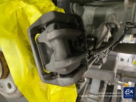 BMW F10 520d M 에어로다이나믹 프로 휠 상처 수리 후, 블랙 유광 휠도색 그리고 부식 많고 분진 고착된 지저분한  캘리퍼도 깔끔하게 환골탈태_! 블루 캘리퍼 도색까지~! / 용인 처인구