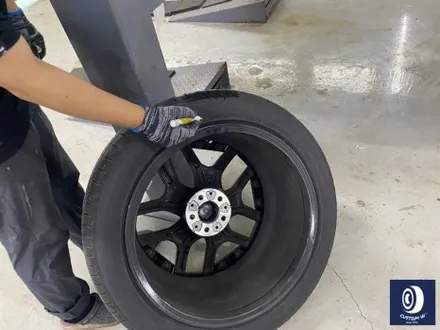 BMW 휠.. 왜 이렇게 만들까... 휠에 장착된 플라스틱 커버는 무슨 의미가 있나? 경량화? 디자인? 신형 740D 신0차 출고 작업 휠 커버 + 휠 블랙 도색 + 캘리퍼  도색 / 용인 처인구