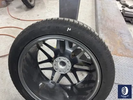 번호판도 장착되지 않은 신차 출고 작업_! / 벤츠 G63AMG 22인치 하이그로시 블랙 (검정 유광) 휠도색 (feat. 센터 휠 캡 주변 부품 모두 포함) / 용인 처인구