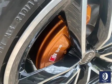 아우디 A7 50TFSI 20인치 다이아몬드 커팅 가공을 이용한 블랙 폴리시 커스텀 투톤 휠도색 + 심각한 부식 제거 후, 카본 세라믹 골드(오렌지 골드) 캘리퍼 도색 작업까지_! / 용인 처인구
