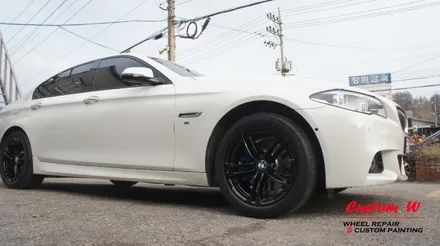 블랙 휠도색과 블루 캘리퍼도색 조합으로 BMW 520D M 에어로 다이나믹프로를 더 새롭게 변화시키다. / 용인 처인구