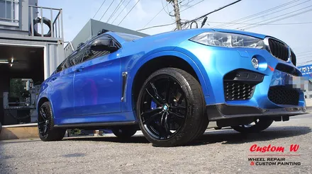 커스텀W를 찾아온 헤비급이지만 M! BMW X6M 차량의 블랙유광 휠도색. / 용인 처인구