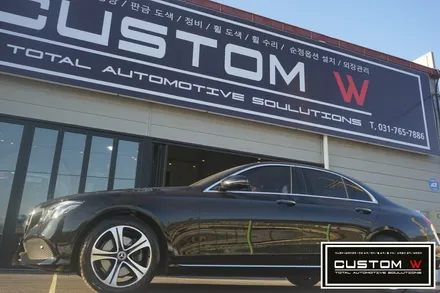 커스텀W에서 벤츠 W213 E220d 기본 실버 휠을 다이아몬드컷팅 휠수리로 블랙폴리시 휠로 만들다. / 용인 처인구