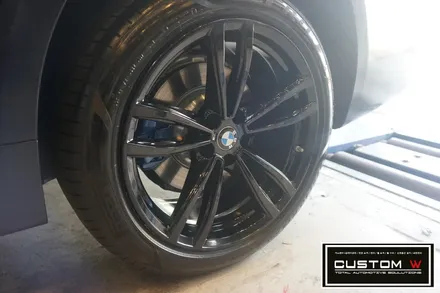 BMW G바디 7시리즈 블랙유광 휠도색, M퍼포먼스 블루 캘리퍼도색. / 용인 처인구