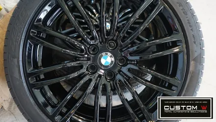 BMW G30 530d 맷블랙 휠을 블랙유광 휠도색으로 새롭게 만들어드렸습니다. / 용인 처인구
