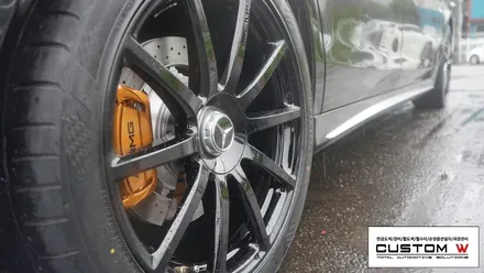 벤츠 S63AMG 레드 캘리퍼를 골드 캘리퍼로 캘리퍼도색, 블랙유광 휠도색. / 용인 처인구