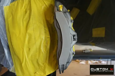 벤츠 GLE63AMG 잘 못된 휠수리 도색 이력이 있는 휠 박리 후 투톤 휠도색  재작업 ,  애시드 그린 (형광) 캘리퍼도색. / 용인 처인구