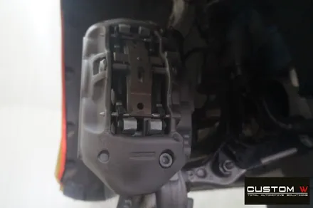 매일 같이 입고 되는  벤츠 GT43 AMG 4 도어 골드 캘리퍼 도색, 하이그로시 블랙 검정 유광 휠도색. / 용인 처인구