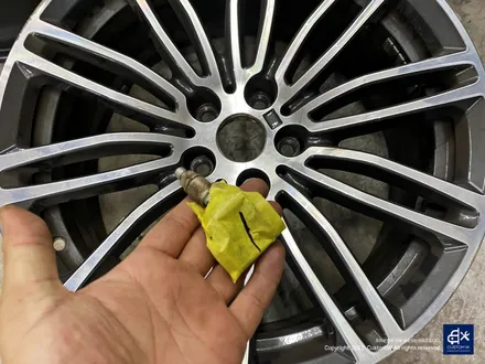 BMW G30 530e 664M 휠수리 후 블랙유광 휠도색 / 용인 처인구