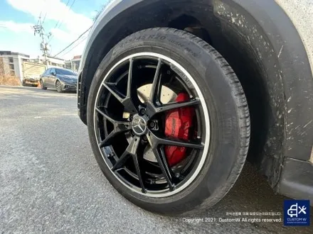 벤츠 GLC43 AMG 휠 상처 수리 후, 블랙 실버 투톤 유광 휠도색 작년에 작업하셨던 기존 고객분의 차량이 재입고 되었습니다 / 용인 처인구