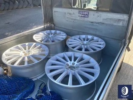 벤츠 W222 S350D 타 업체 잘못된 수리 이력이 있는 20인치 마차 휠 약품 박리(페인트 제거) 후, 블랙 유광 휠도색 재작업 / 용인 처인구
