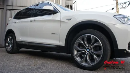 새 휠로 교체 할 필요없이 BMW X3 차량의 휠을 다이아몬드컷팅 휠수리로 1개의 휠만 다른 휠과 동일하게 복원합니다. / 용인 처인구