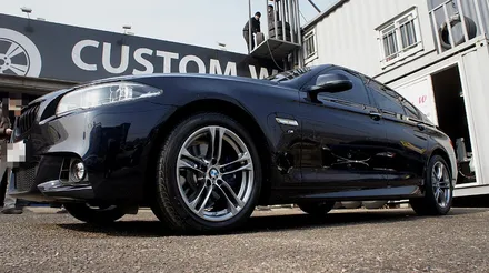 F10 BMW5시리즈의 마지막 버전 에어로 다이나믹 프로 고스트크롬 휠도색과 블루 캘리퍼도색. / 용인 처인구