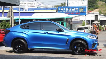 커스텀W를 찾아온 헤비급이지만 M! BMW X6M 차량의 블랙유광 휠도색. / 용인 처인구