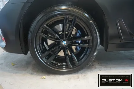 BMW G바디 7시리즈 블랙유광 휠도색, M퍼포먼스 블루 캘리퍼도색. / 용인 처인구