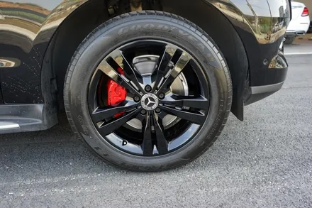 벤츠 ML350 휠수리 후 블랙유광 휠도색 , 레드 캘리퍼 도색. / 용인 처인구