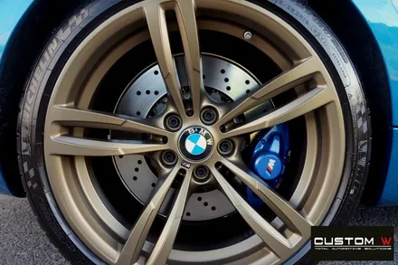 BMW M2 심하게 손상된 437M 휠 상처 수리 후,무광 브론즈 휠도색. / 용인 처인구