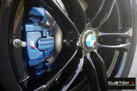 BMW F10 520D M 에어로 다이나믹 프로 에디션 휠 상처 수리, 블랙유광 휠도색 + 부식 녹 제거 후, 캘리퍼 도색. / 용인 처인구