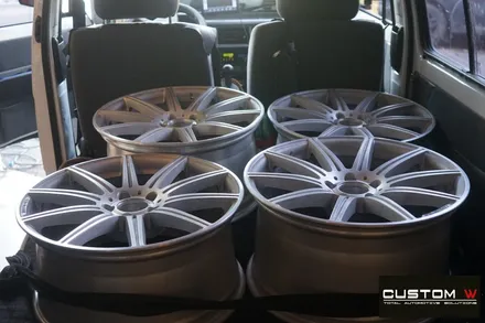 잘 못된 휠수리 도색 이력이 있는 벤츠 CLS63AMG 약품 박리 후, 재작업 다이아몬드 컷팅 블랙 폴리시 휠로 커스터 마이징, 레드 캘리퍼 도색 작업 까지.! / 용인 처인구
