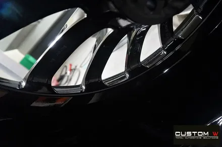 벤츠 CLS400d 휠 상처 수리 후 블랙유광 휠도색 + 레드 캘리퍼 도색 / 용인 처인구