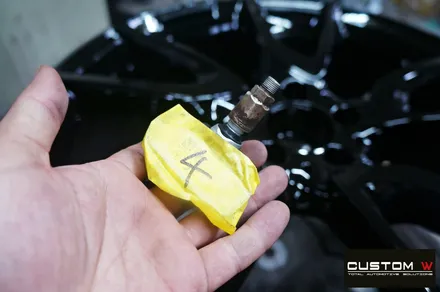 벤츠 GLC43 AMG 휠 상처 수리 후 블랙유광 휠도색 + 카본 세라믹 골드 캘리퍼 도색 / 용인 처인구