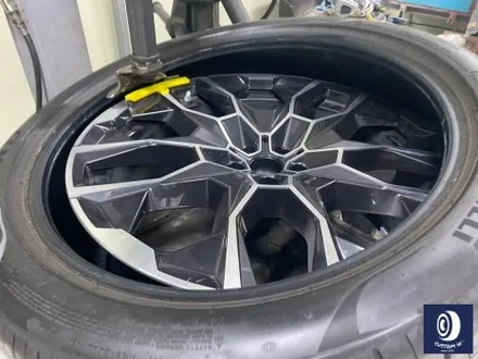 멋지게 사틴 블랙 컬러 랩핑 작업 된 BMW G07 X7 40i 22인치 블랙 유광 휠도색 / 용인 처인구